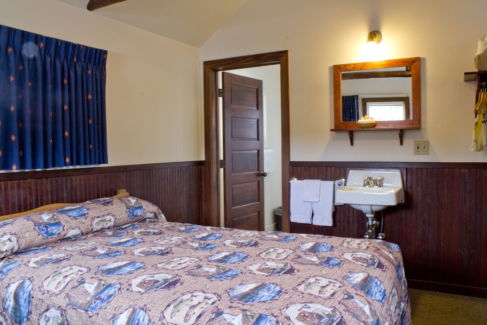 Room at Lake Lodge Cabins, YELLOWSTONE - WY