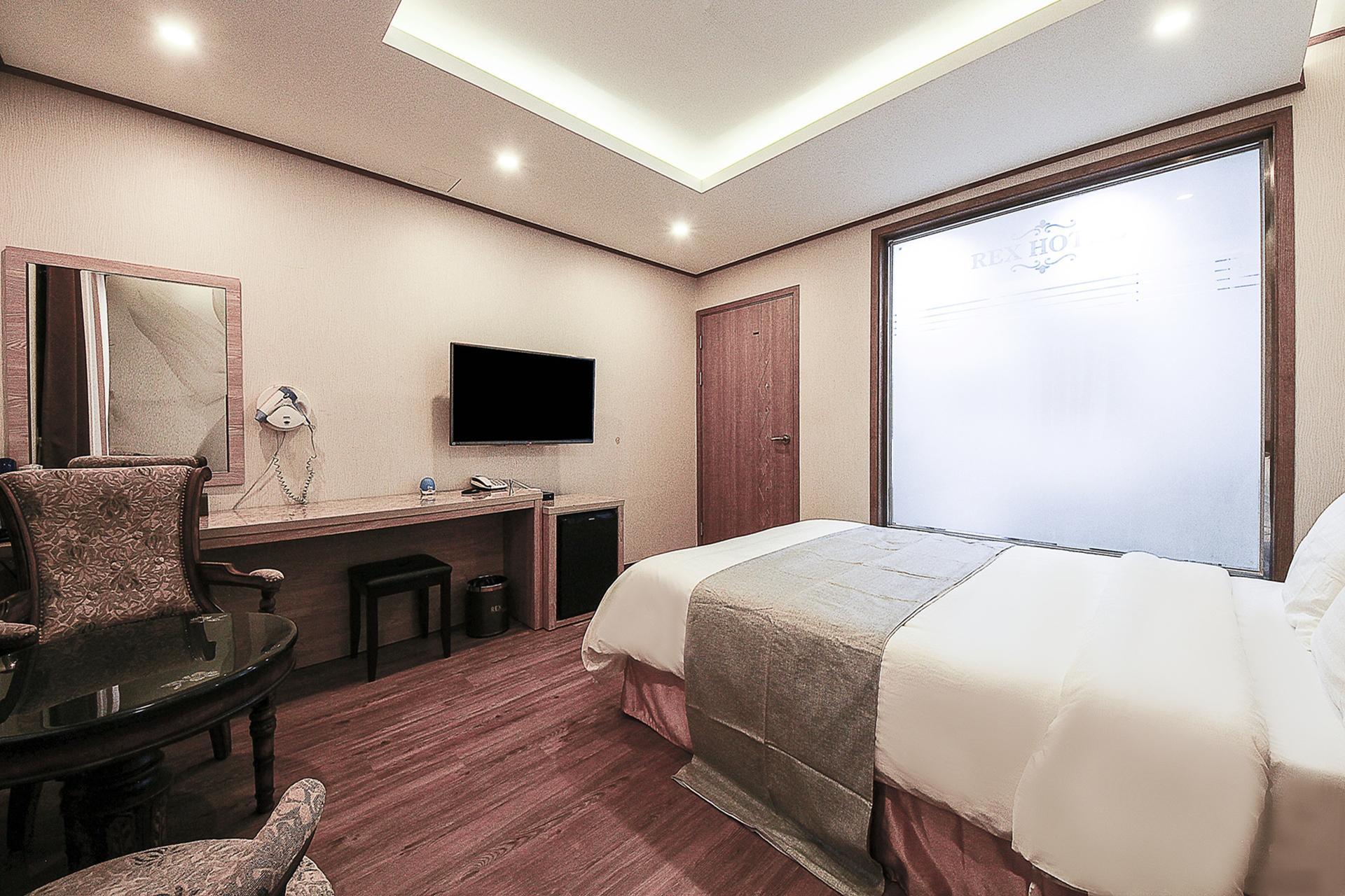 Rex Hotel 19/37