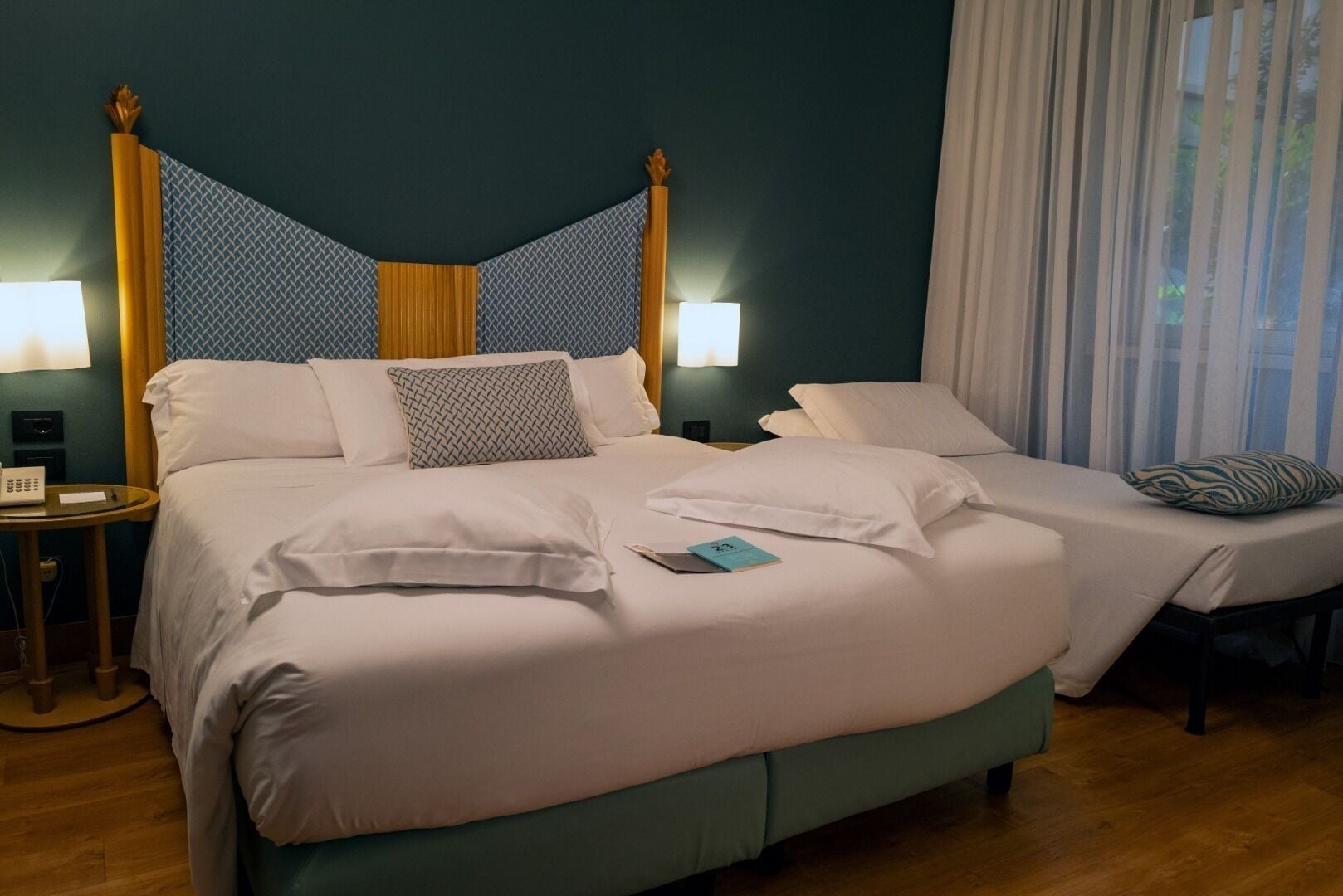 ROOM, TRIPLE
