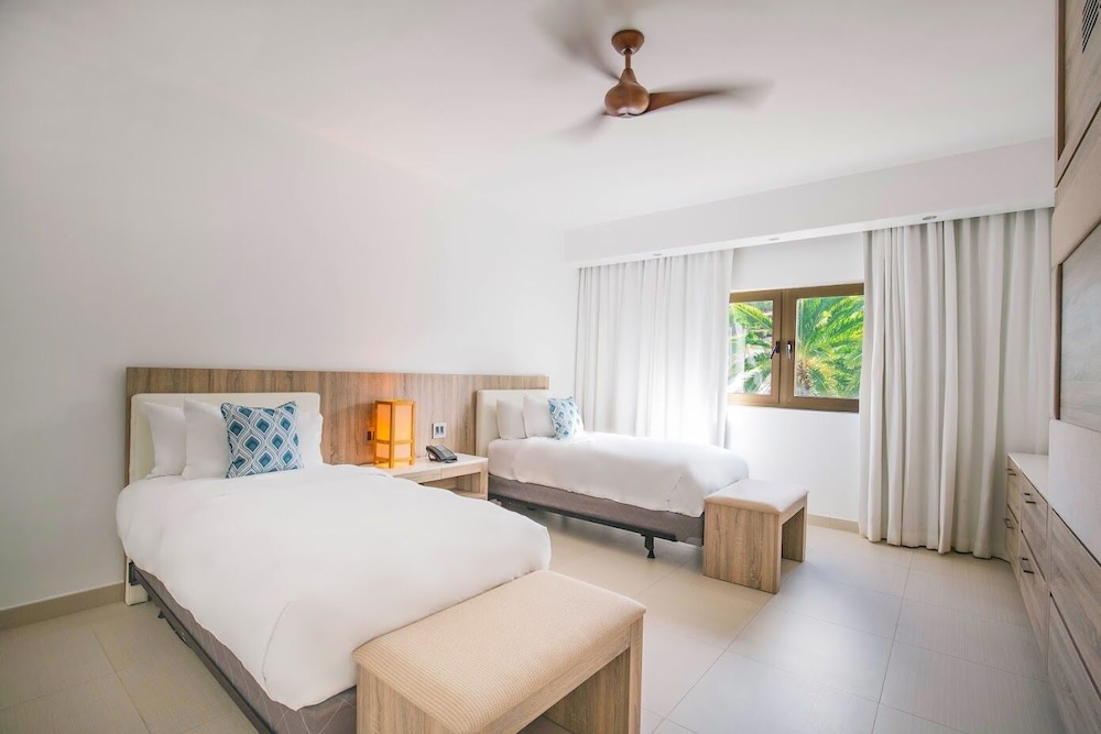 3 BEDROOMS, SUITE, OCEAN FRONT