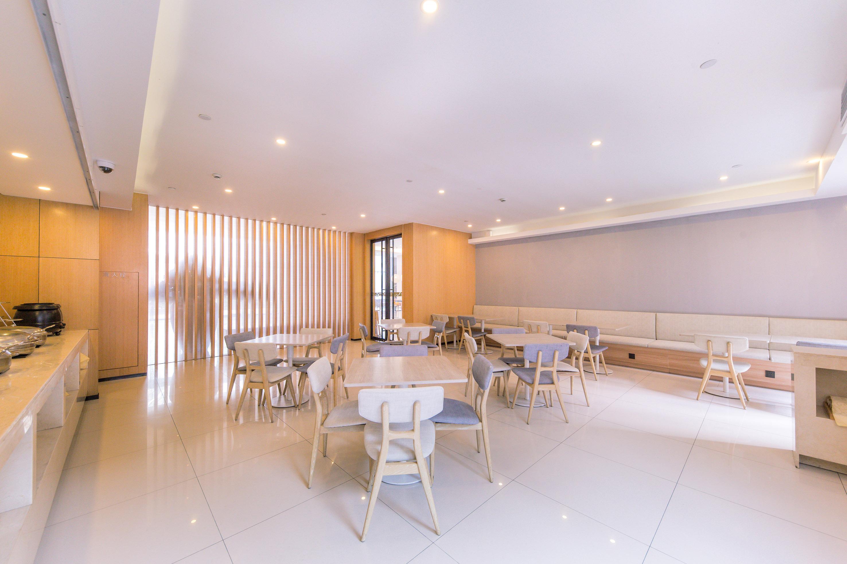 JI Hotel Shanghai Hongqiao Transport Hub Jiuting 16/18
