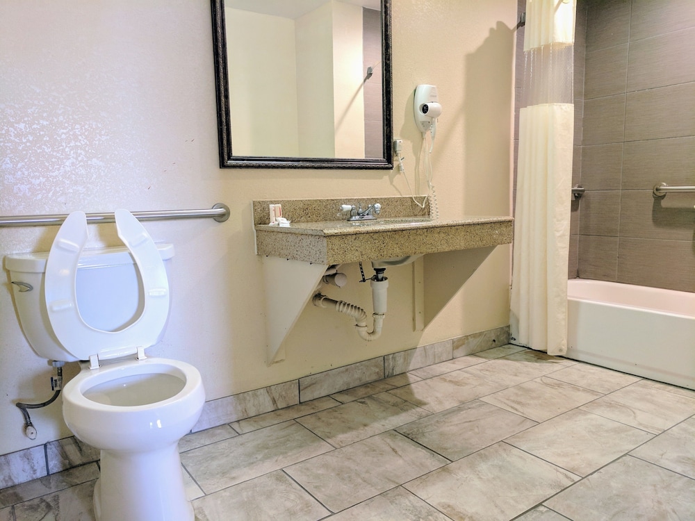 Standard, 2 Queen Beds, Smoking, Days Inn By Wyndham San Antonio Interstate Hwy 35 North 10/10