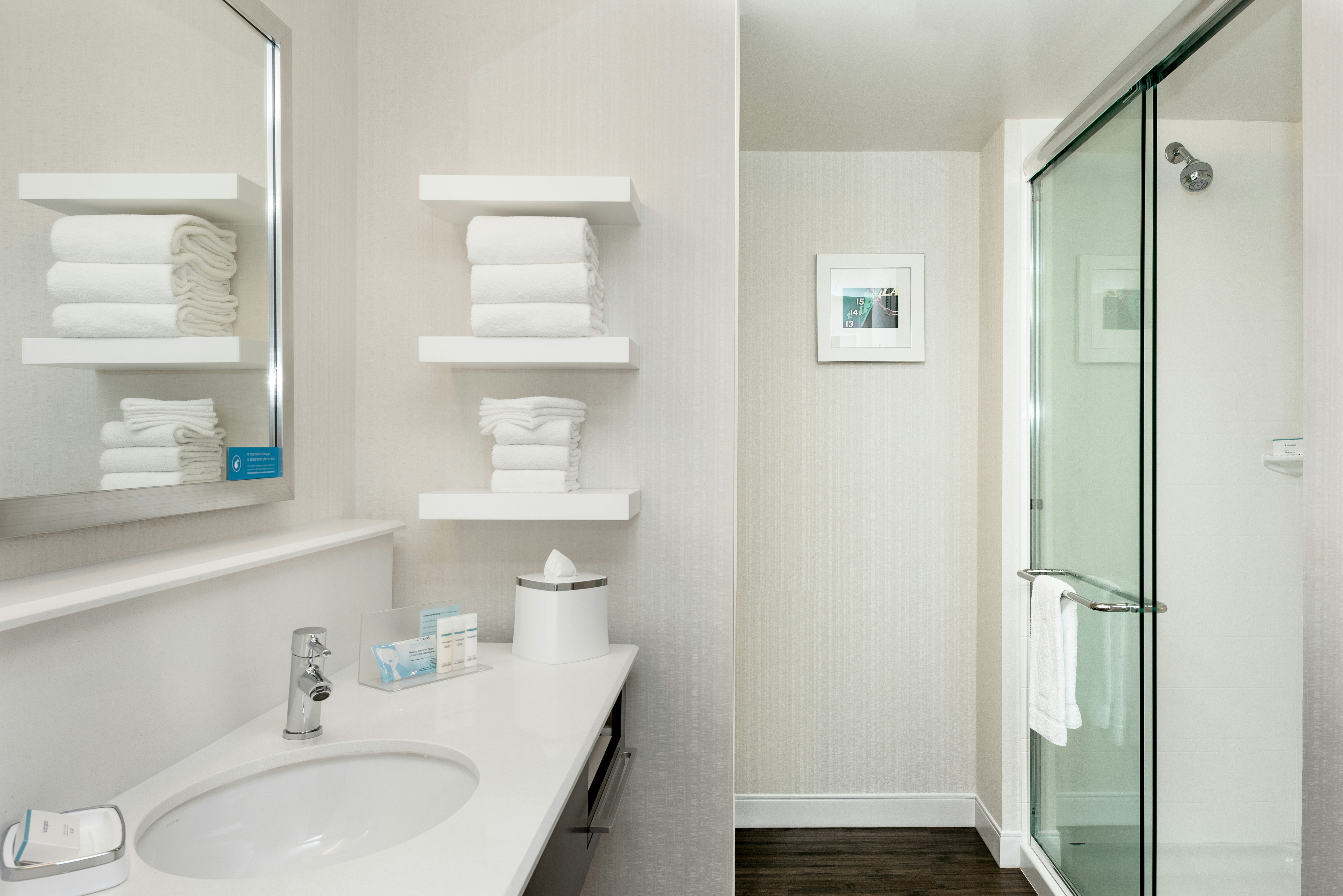 غرفة بسريرين كوين بحوض استحمام، Hampton Inn Suites By Hilton Seattle Northgate 3/4