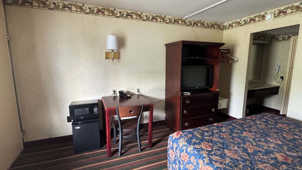 Rodeway Inn Dunmore, PA 13/18