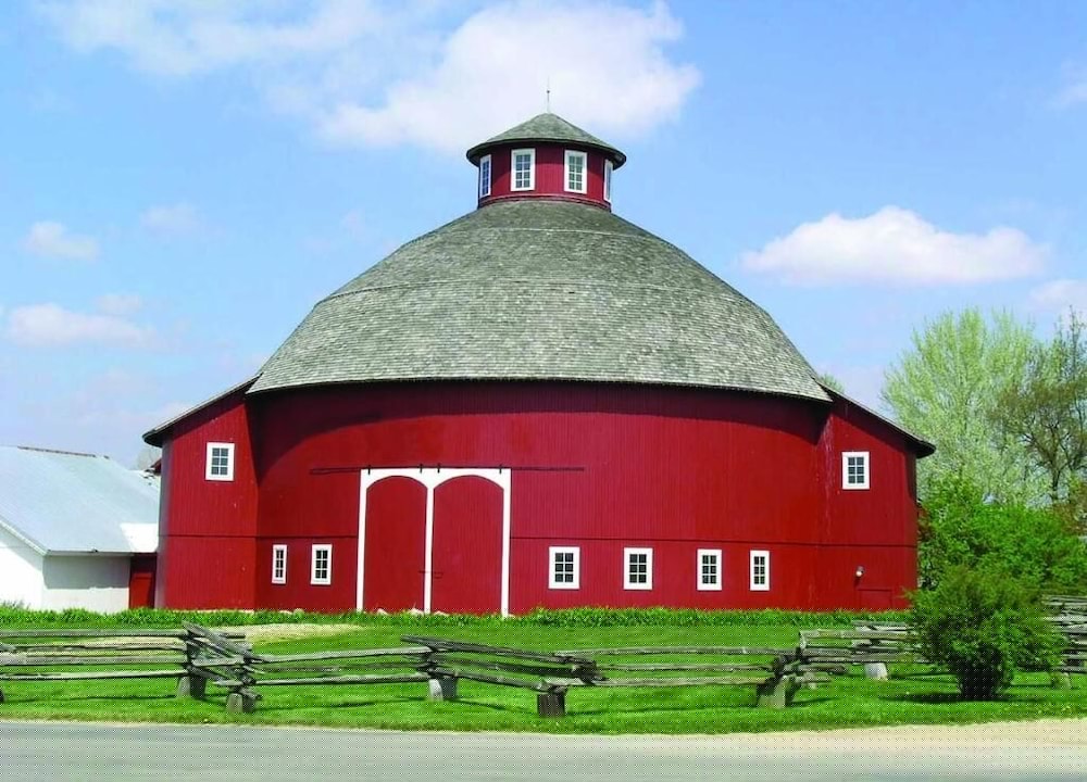 The Inn at Amish Acres 4/44