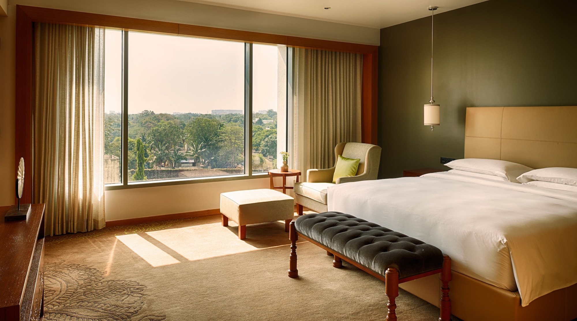 PARK, EXECUTIVE, SUITE