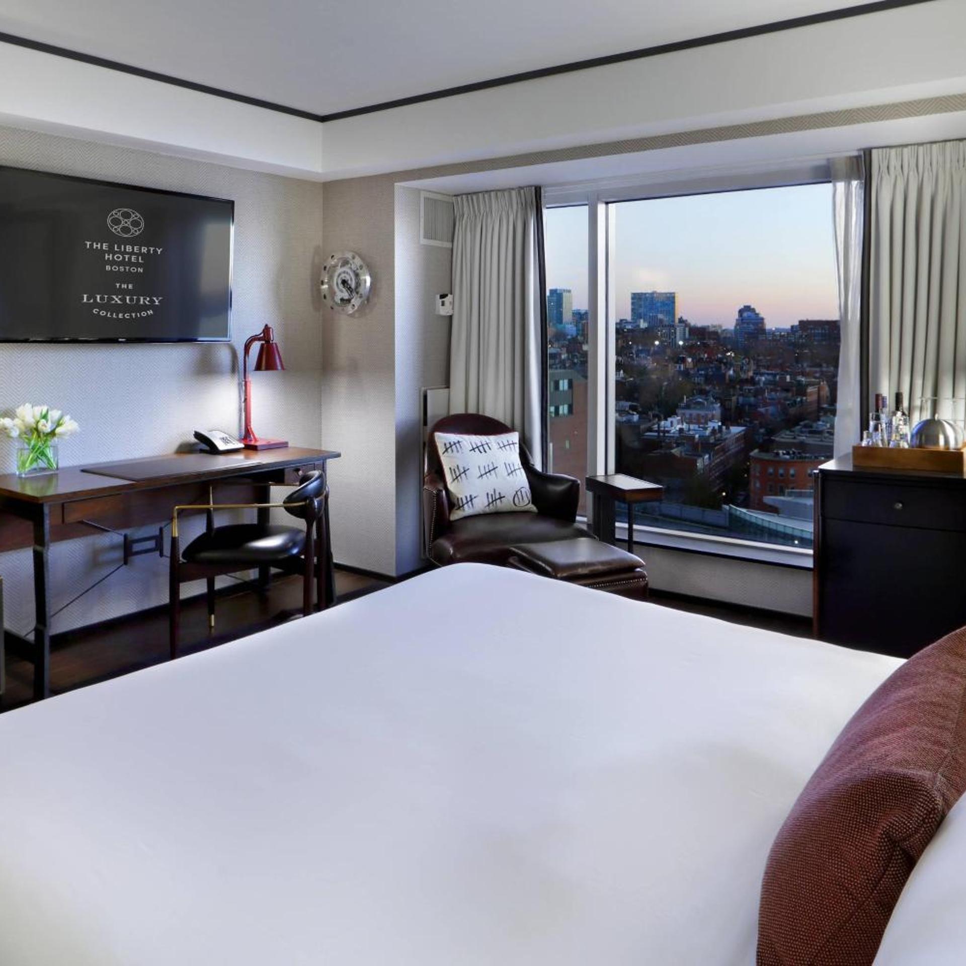 Grand, Guest Room, Deluxe, King Bed, Hill View