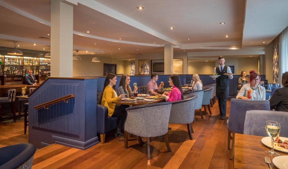 Charleville Park Hotel 23/29