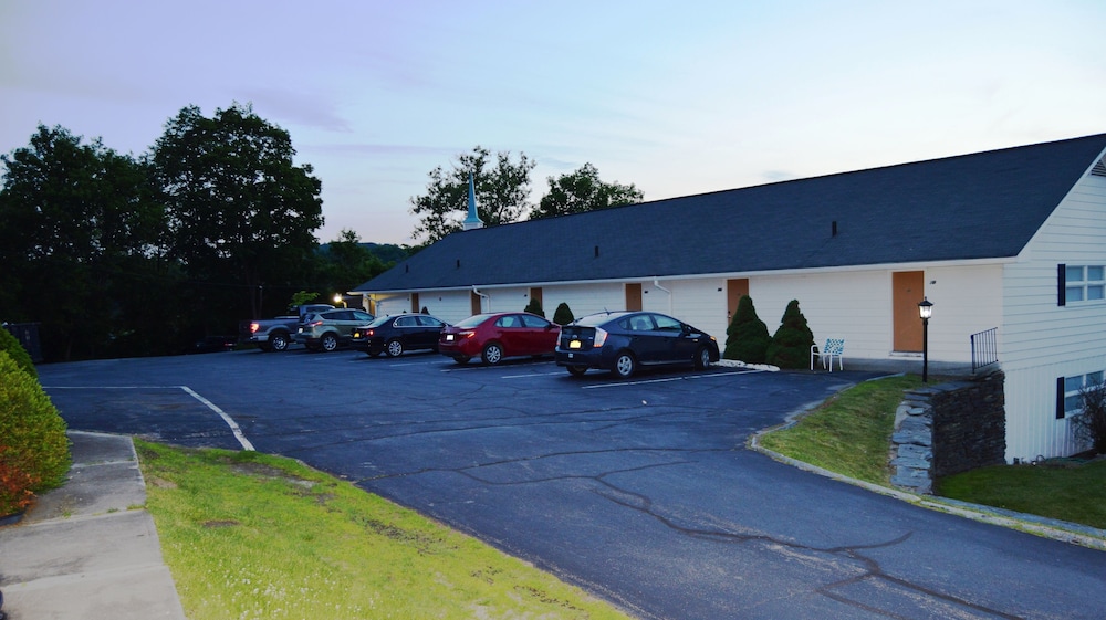 Hollow Inn and Motel 40/52
