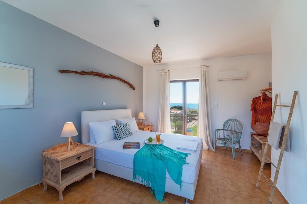 1 Bedroom, Premium, King Bed, Ocean Front، Eco Beach And Magic Garden 3/6