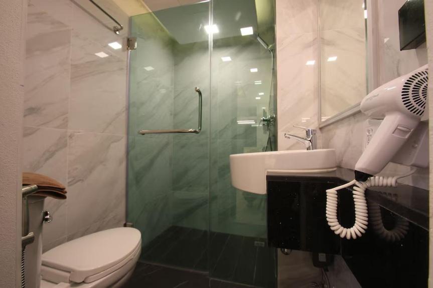 غرفة ديلوكس بسرير كينج، Pratunam Atrium Hotel 4/6