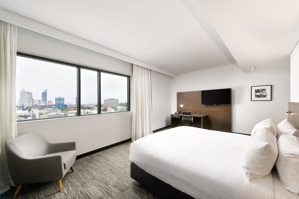 Holiday Inn West Perth 16/70