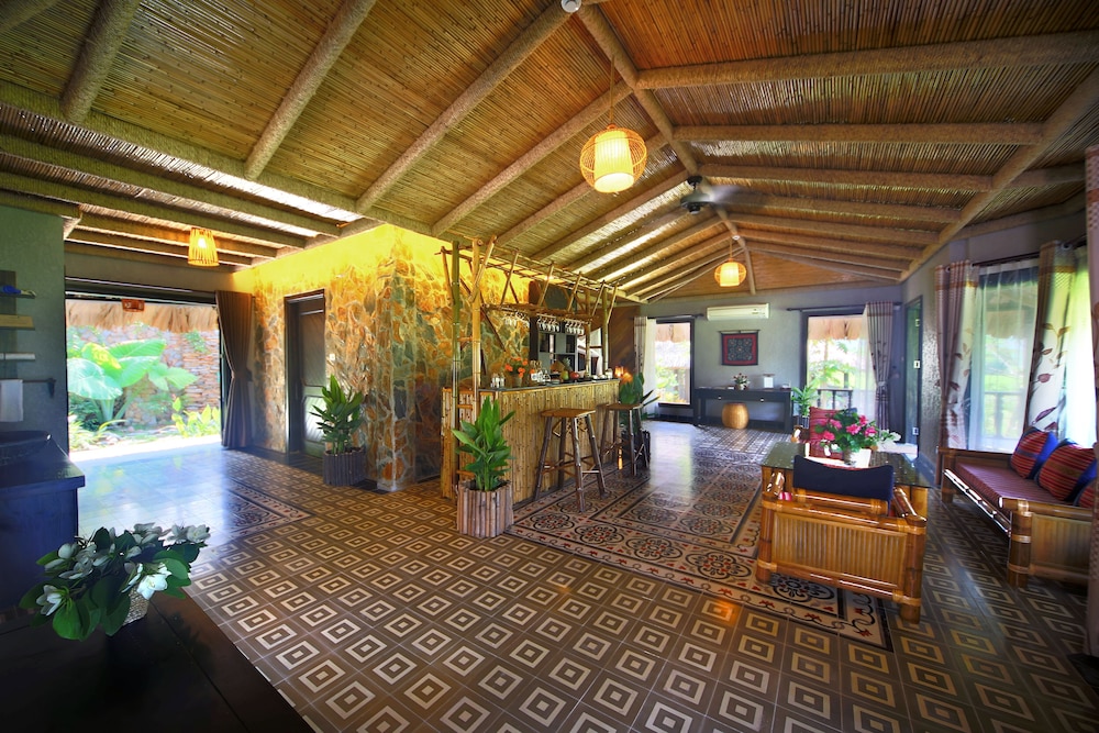 Mai Chau Ecolodge 56/72