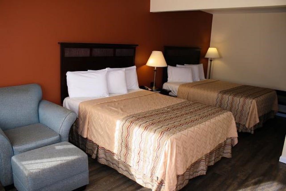 Valley Oaks Inn Woodland 7/25
