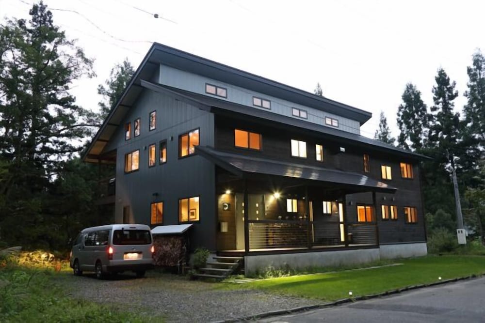 Bears Den Mountain Lodge 4/50