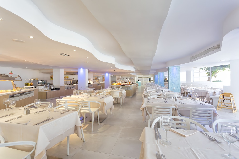 Fergus Style Cala Blanca Suites 31/37