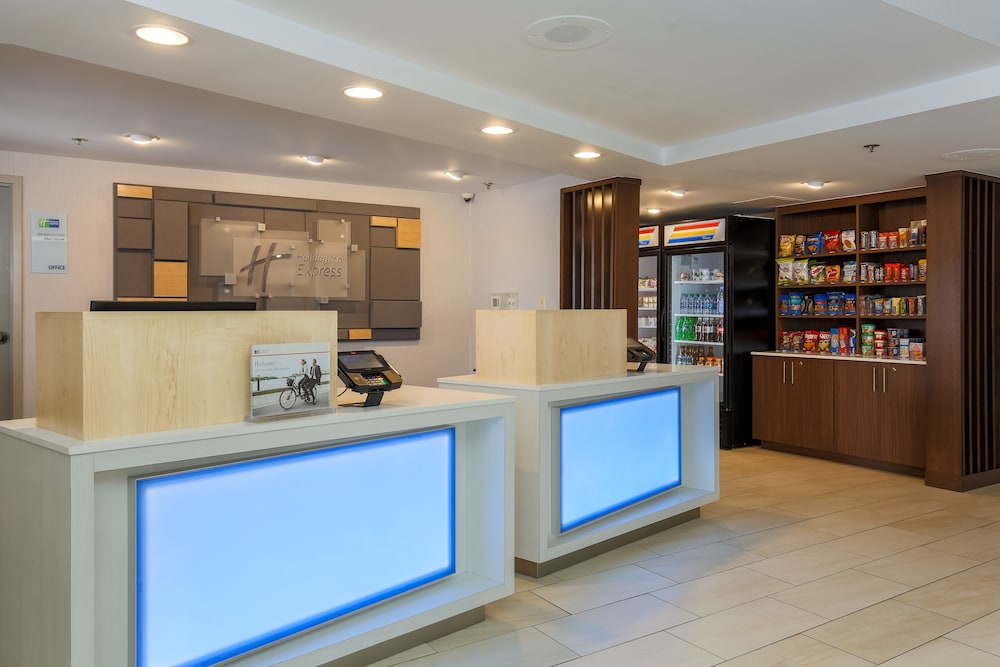 Holiday Inn Express Milwaukee West Medical Center 13/59