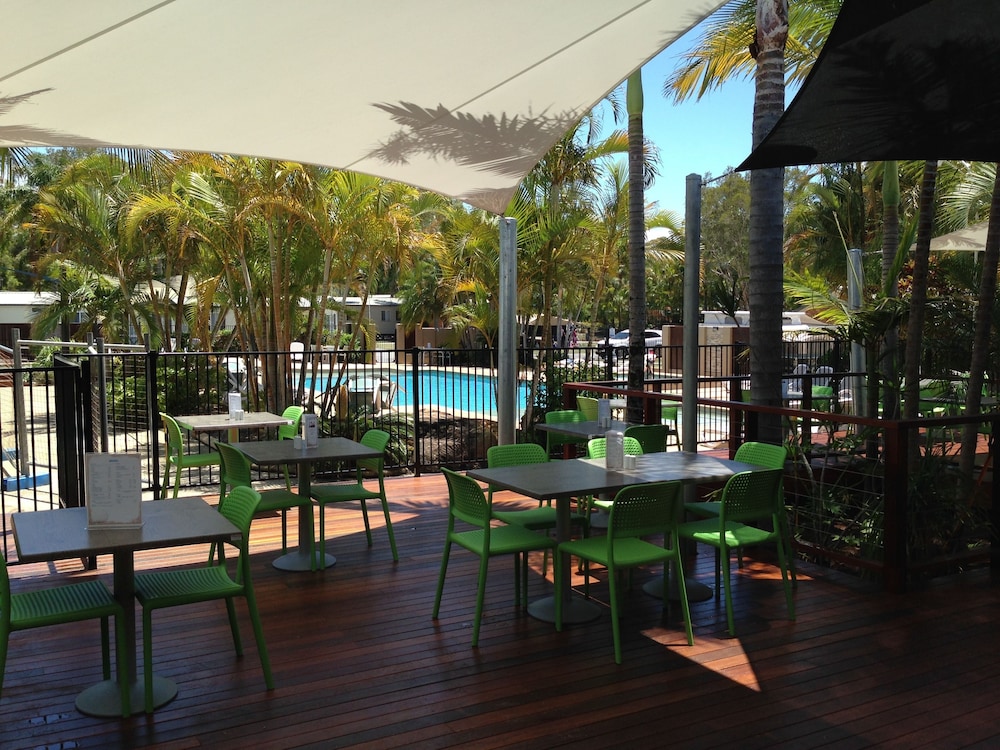 BLUE DOLPHIN HOLIDAY RESORT 30/50