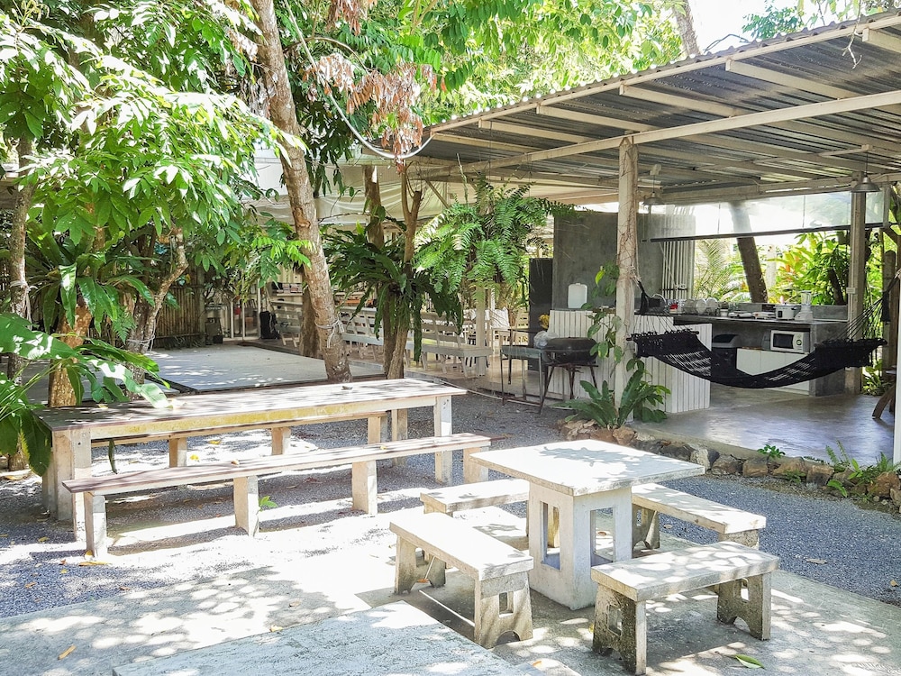 Glur Hostel 5/65