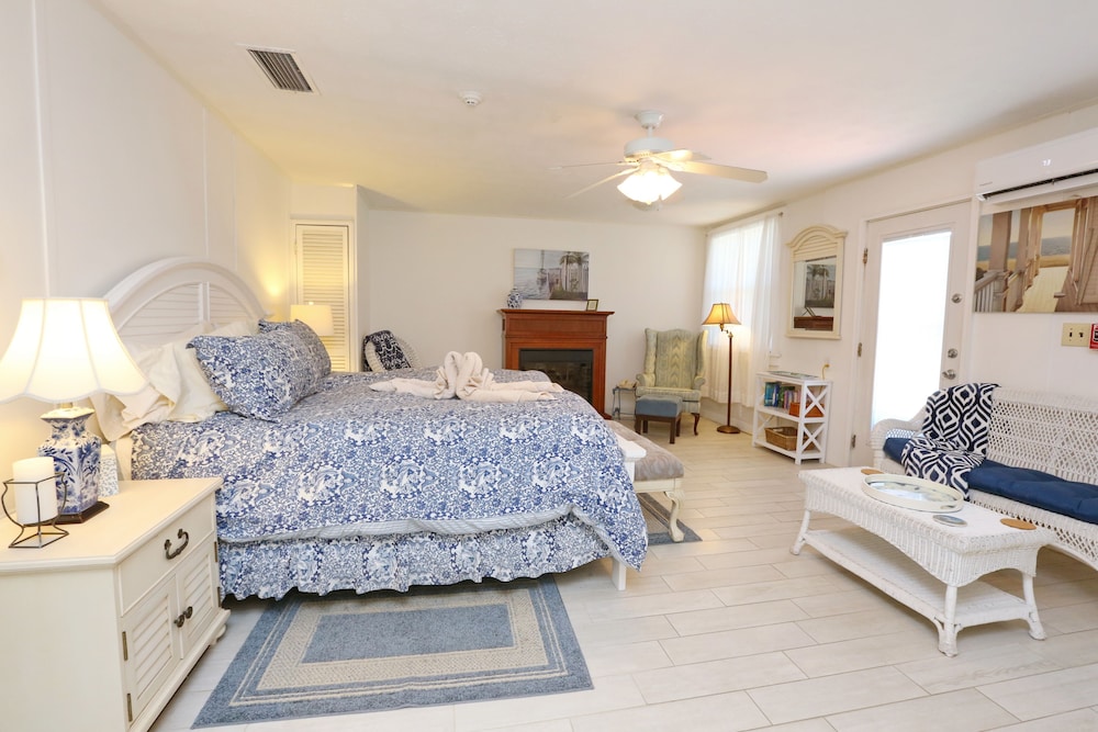 Beachfront Bed & Breakfast 10/46