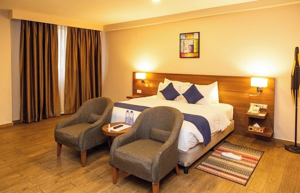 AH Hotel and Conference 6/50