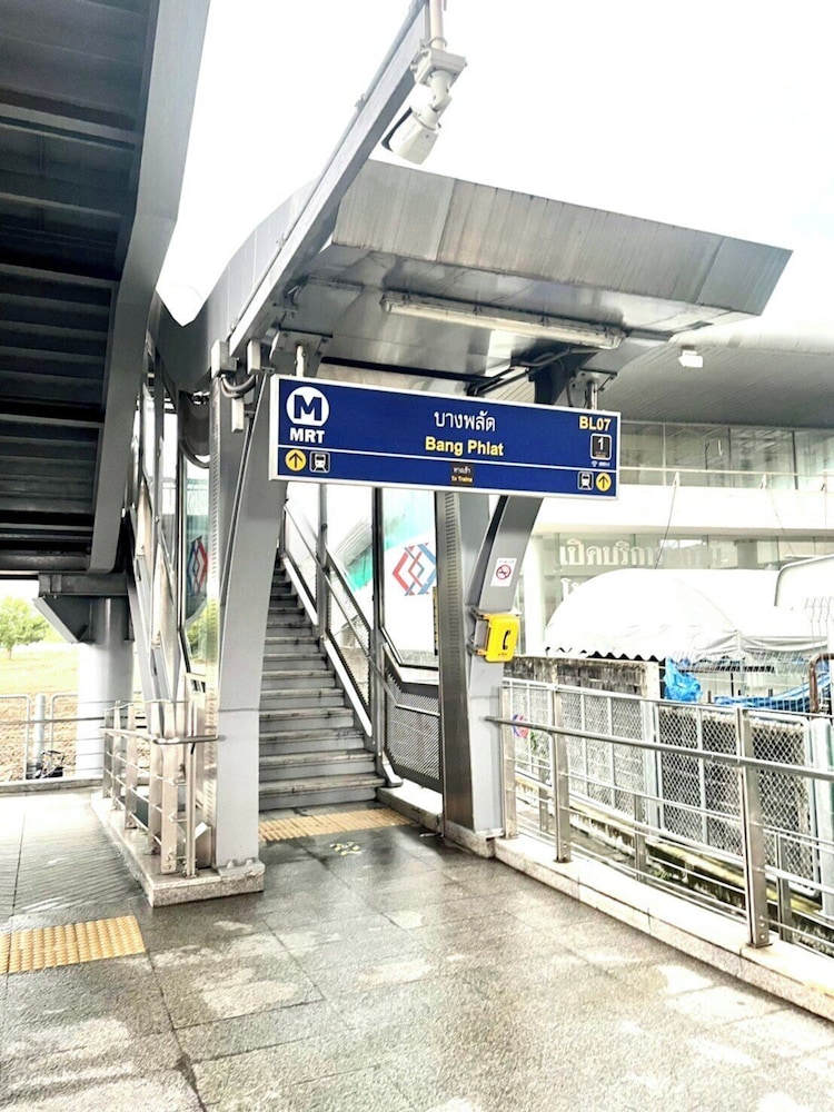 The Riski Hotel at Bangphlat Station 46/50