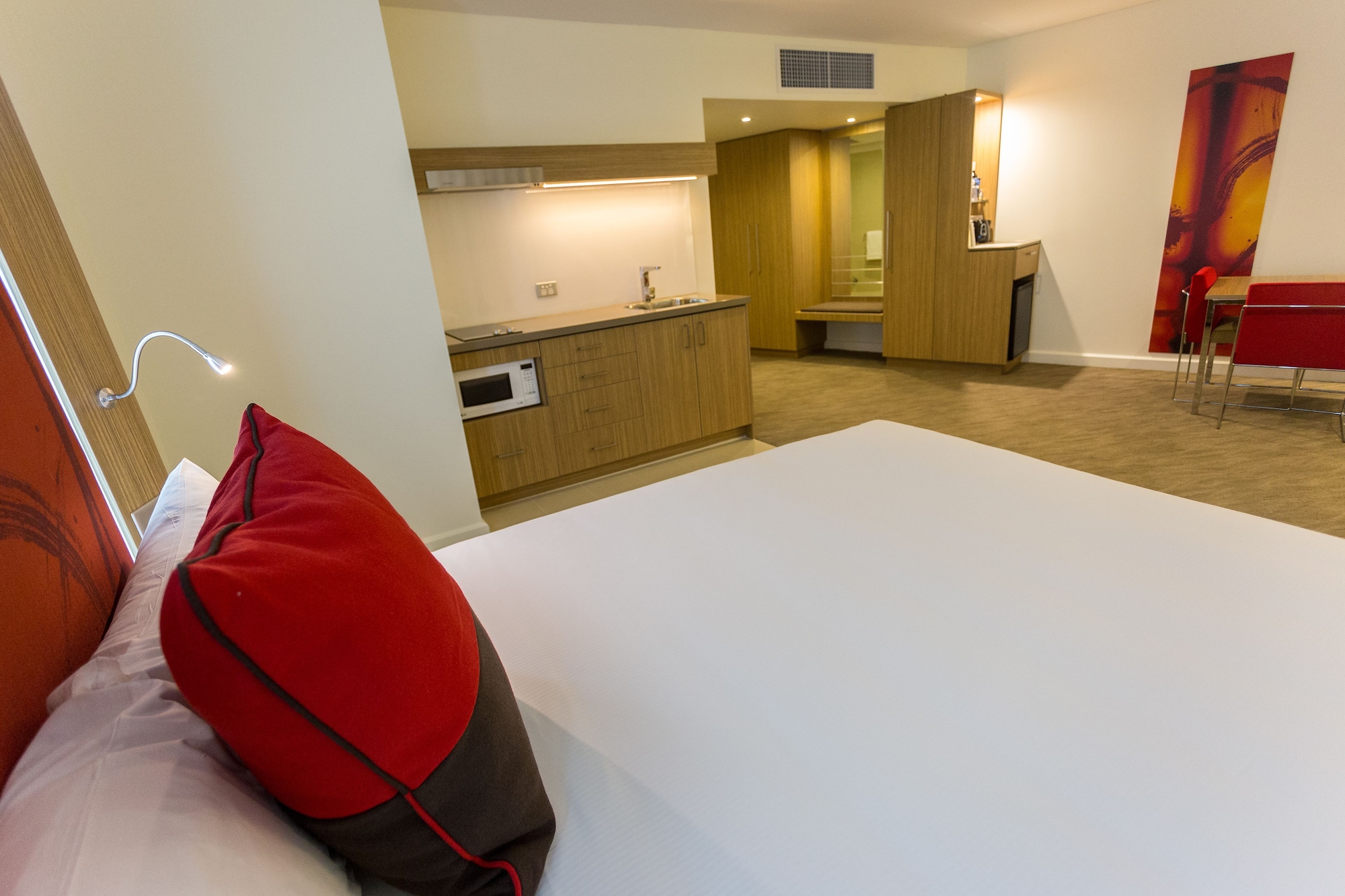 DELUXE, SUITE, KING BED