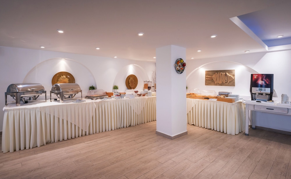 ASPALATHRAS WHITE HOTEL 3/50