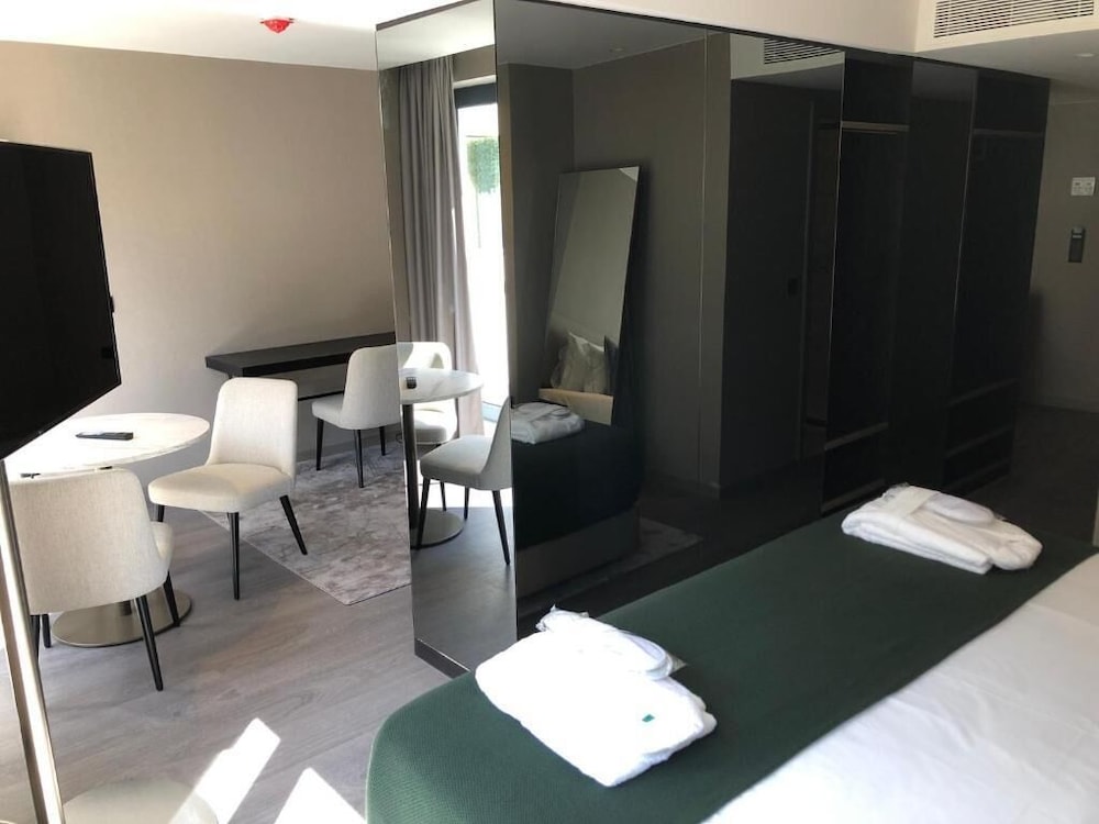 Omid Saldanha Hotel 28/33