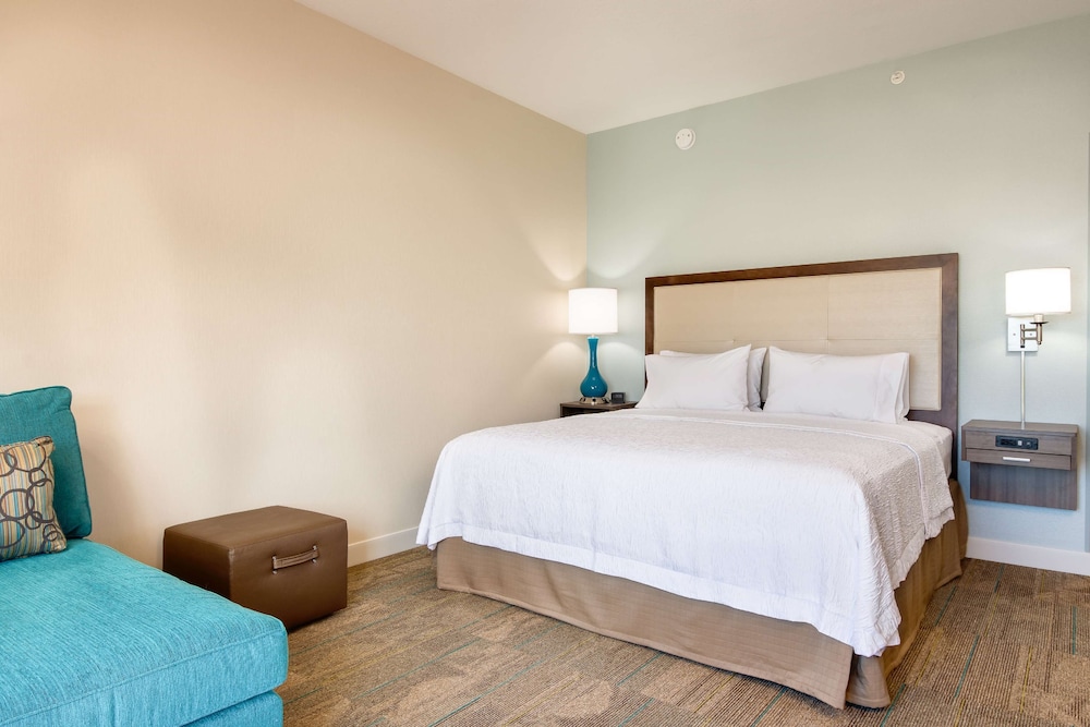 Hampton Inn and Suites by Hilton Clearwater Beach 15/83