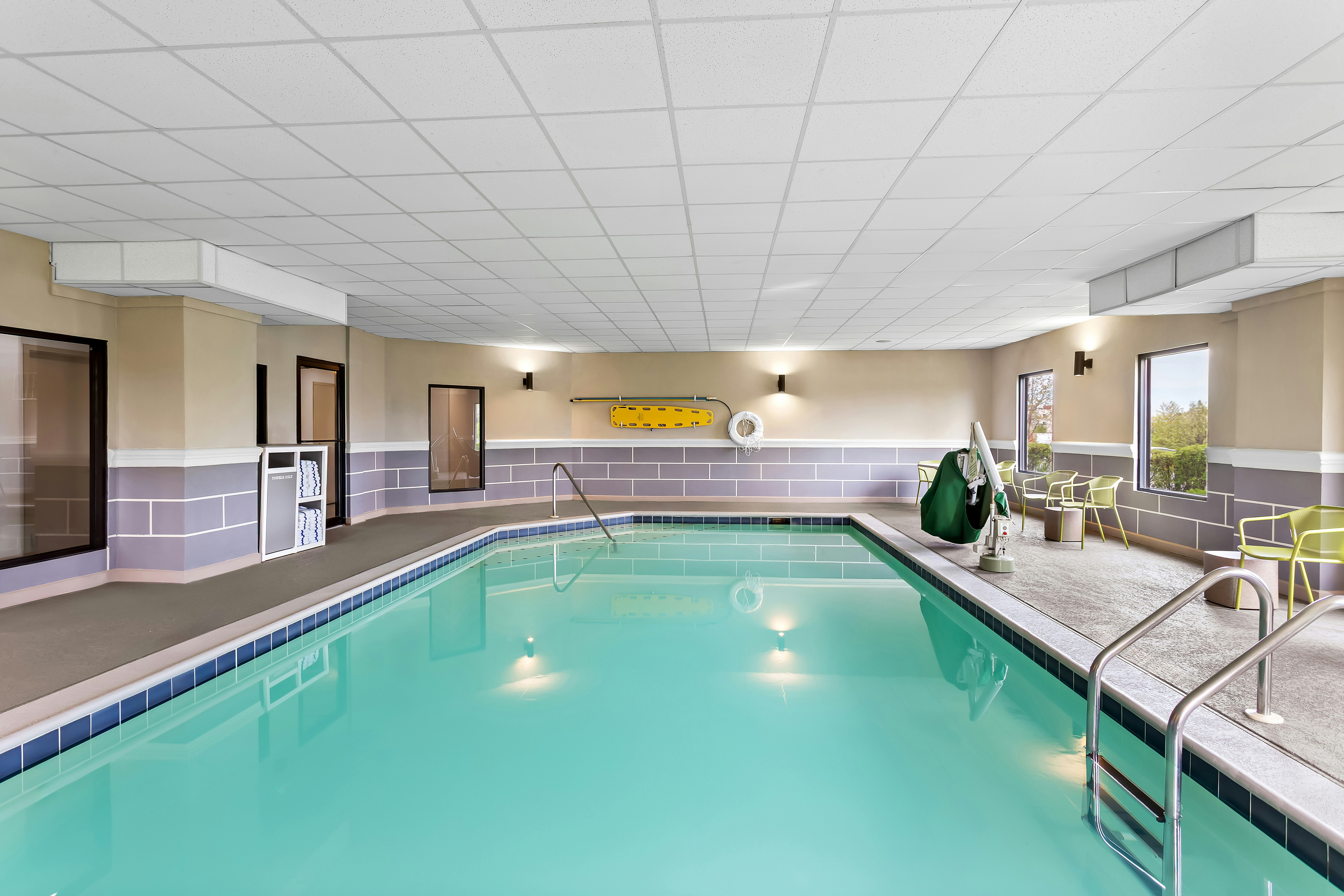 Hampton Inn Suites Bolingbrook 19/48
