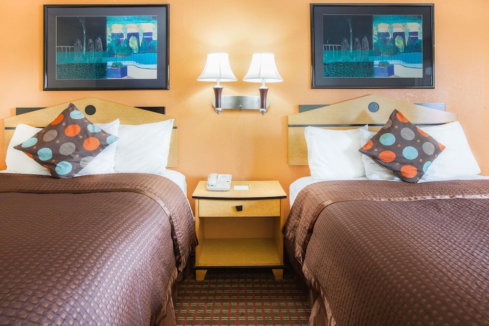 Days Inn By Wyndham Alma 7/19
