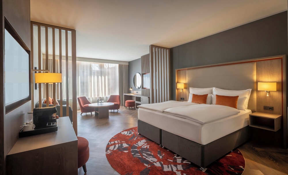 EXECUTIVE, SUITE
