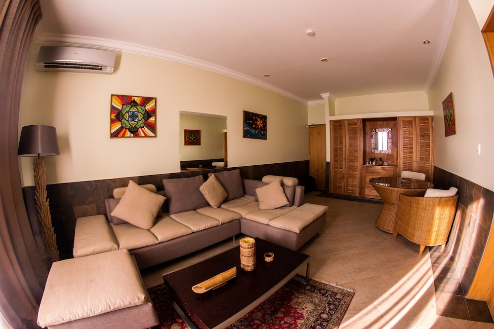 Dharma Beach Hotel 40/57