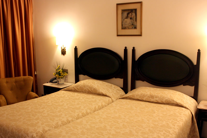 SUPERIOR, DOUBLE OR TWIN BED