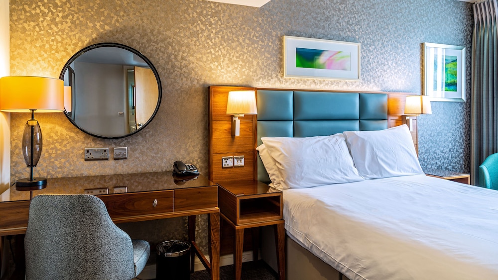 The Lensbury Resort 28/74