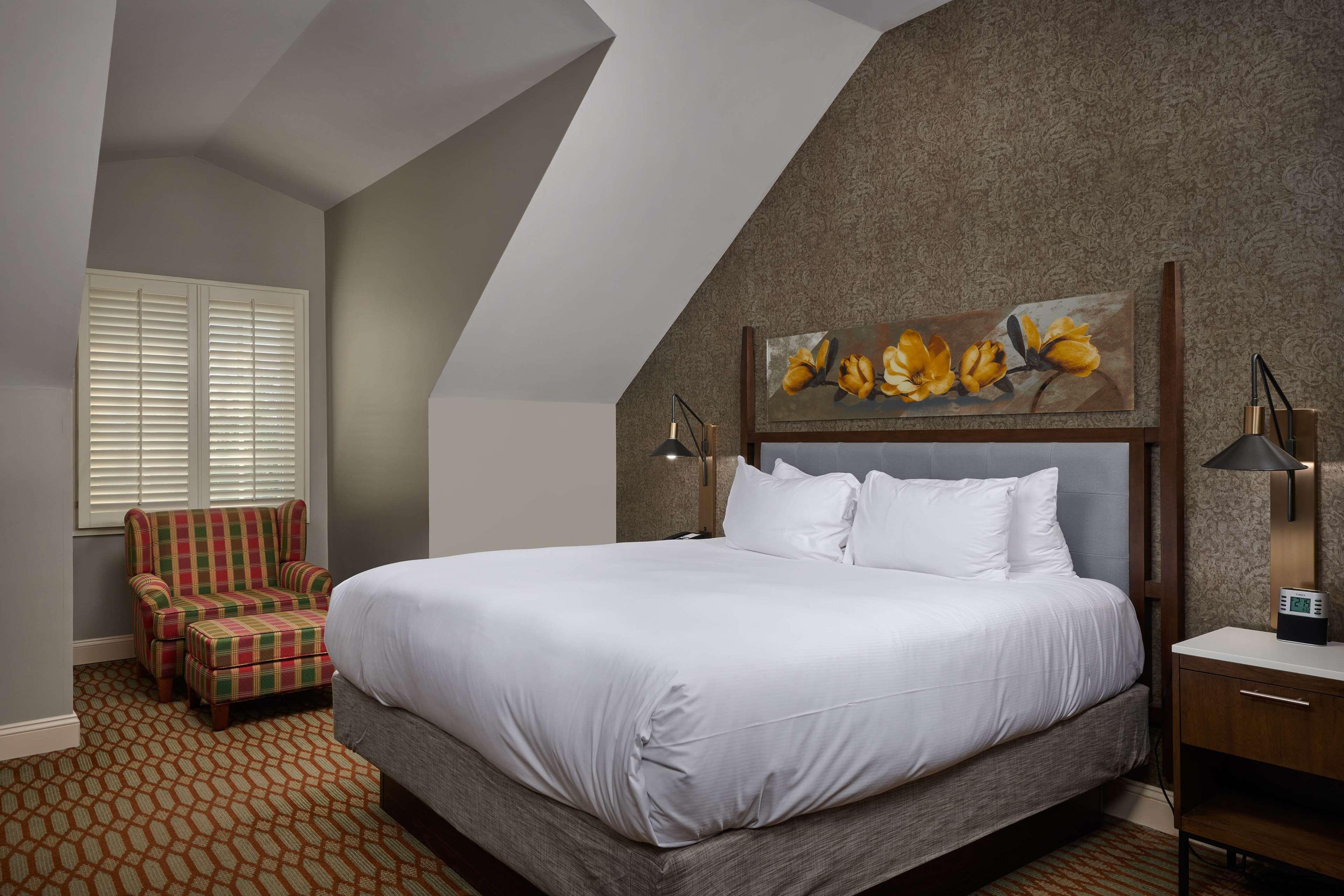 1 Bedroom, Deluxe, Suite, King Bed, Golf Course View, Sofa