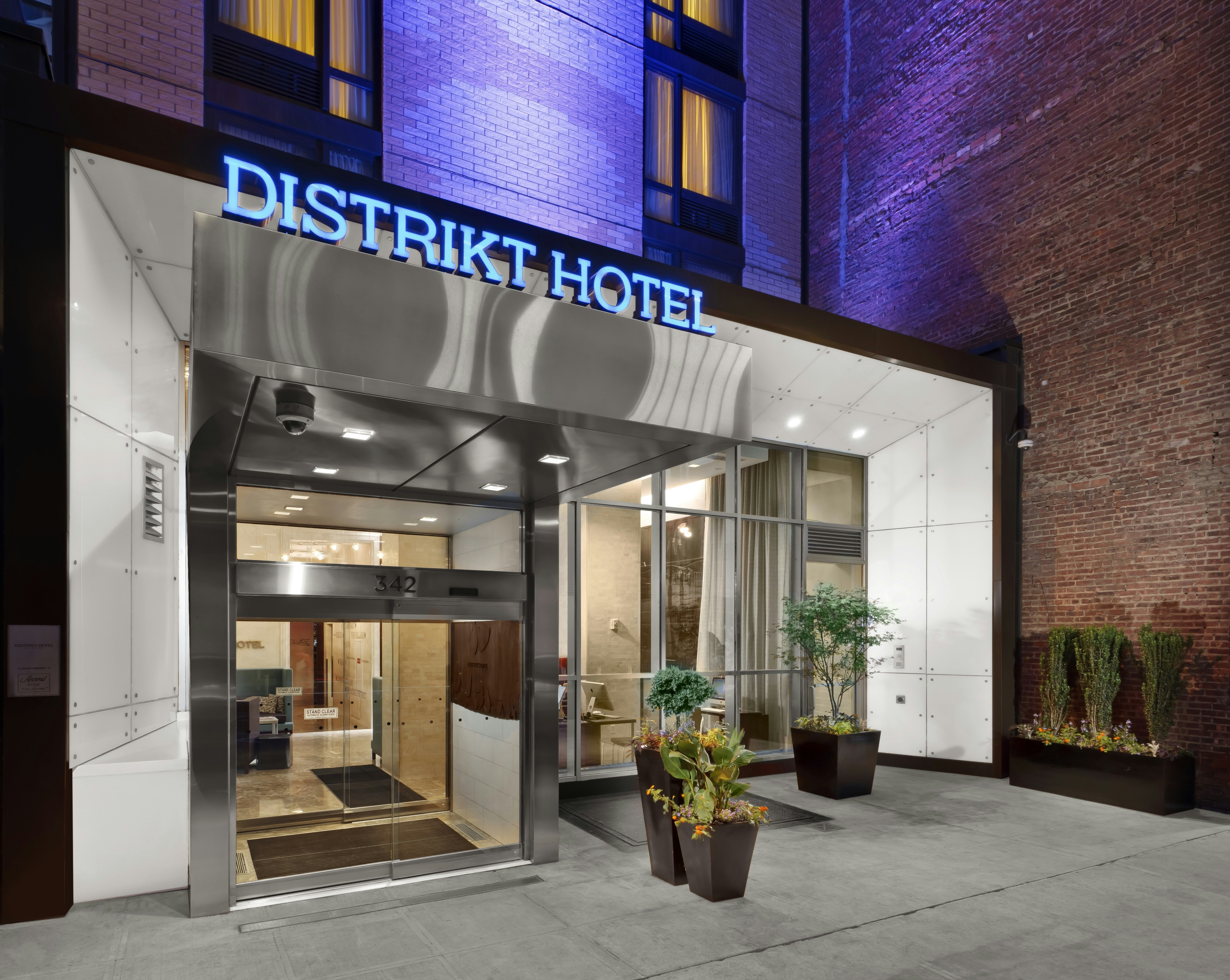 Distrikt Hotel New York City Tapestry Collection by Hilton 4/31