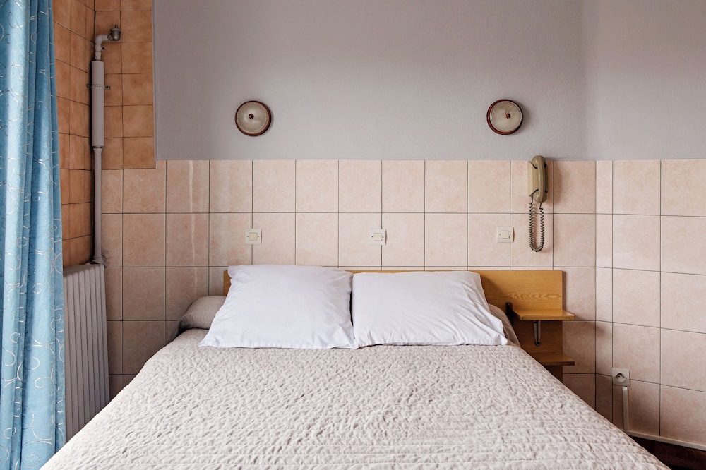 ROOM, SINGLE