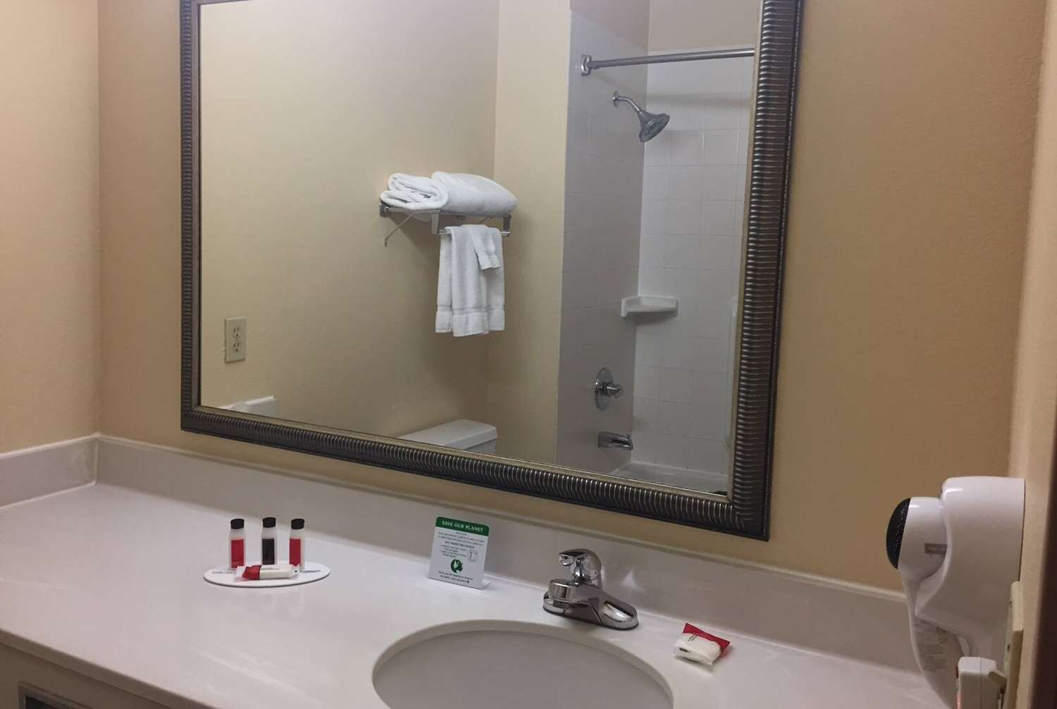 Baymont by Wyndham Portage Indiana Dunes 10/10
