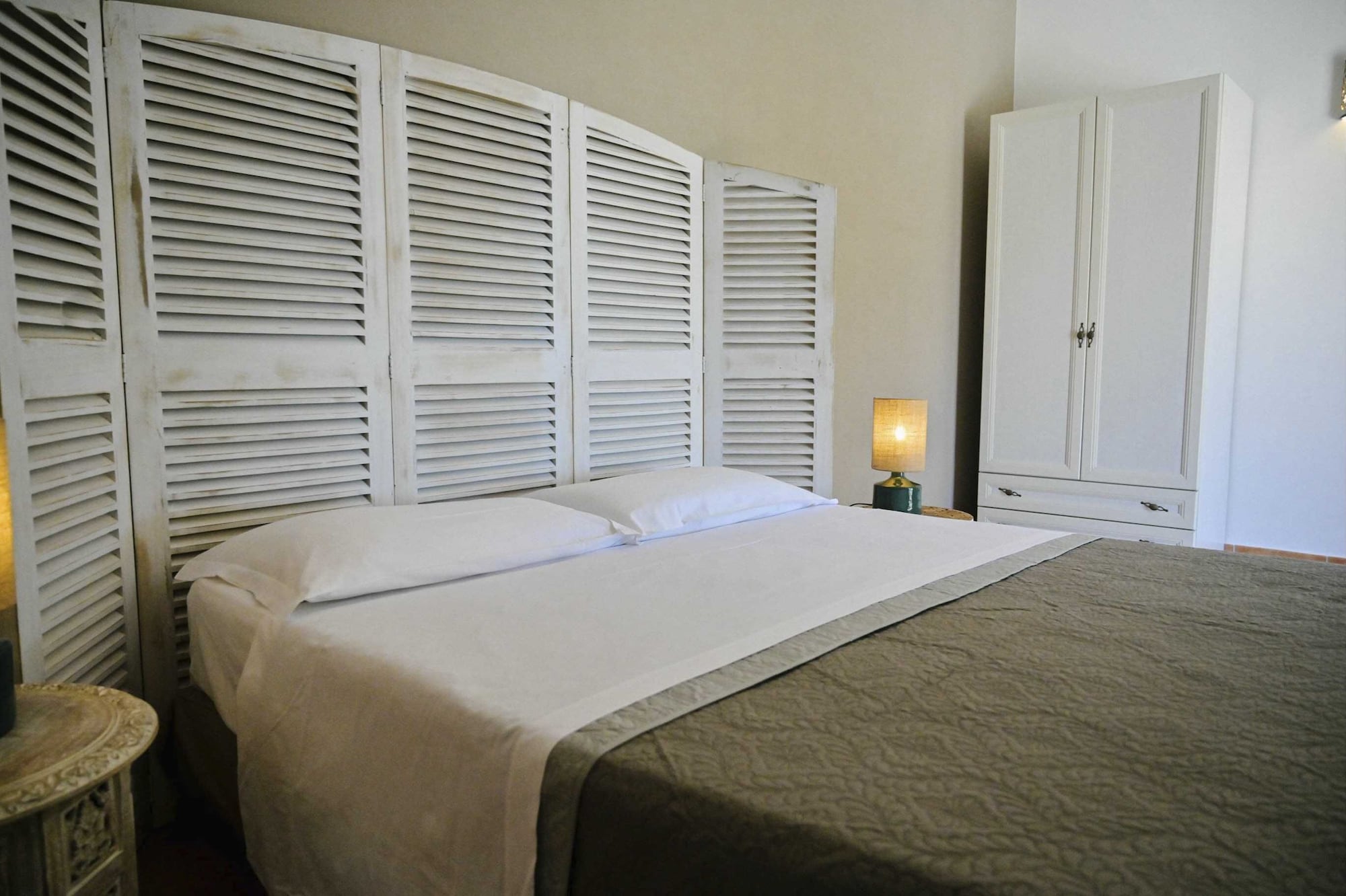 DELUXE, QUEEN BED