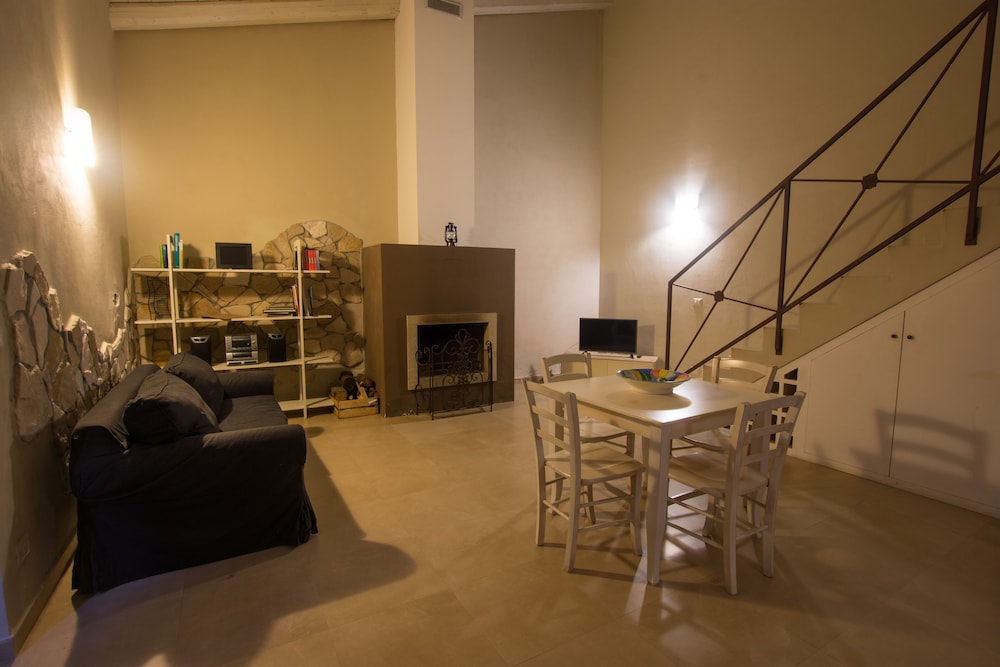 Borgo del Carato 25/47