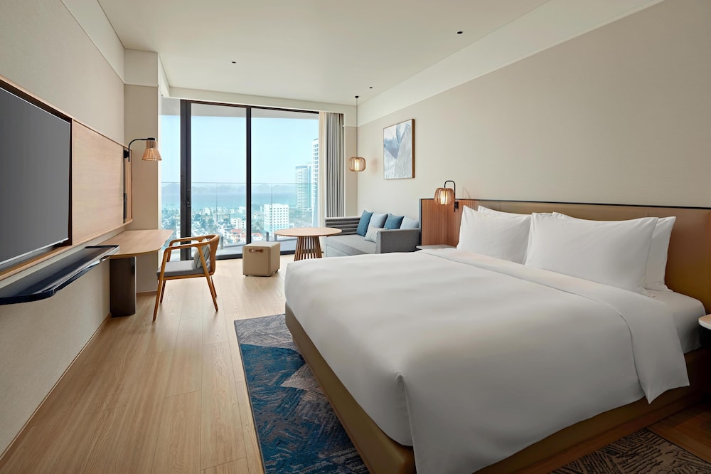 Hyatt Place Ha Long Bay, Bai Chay 8/50