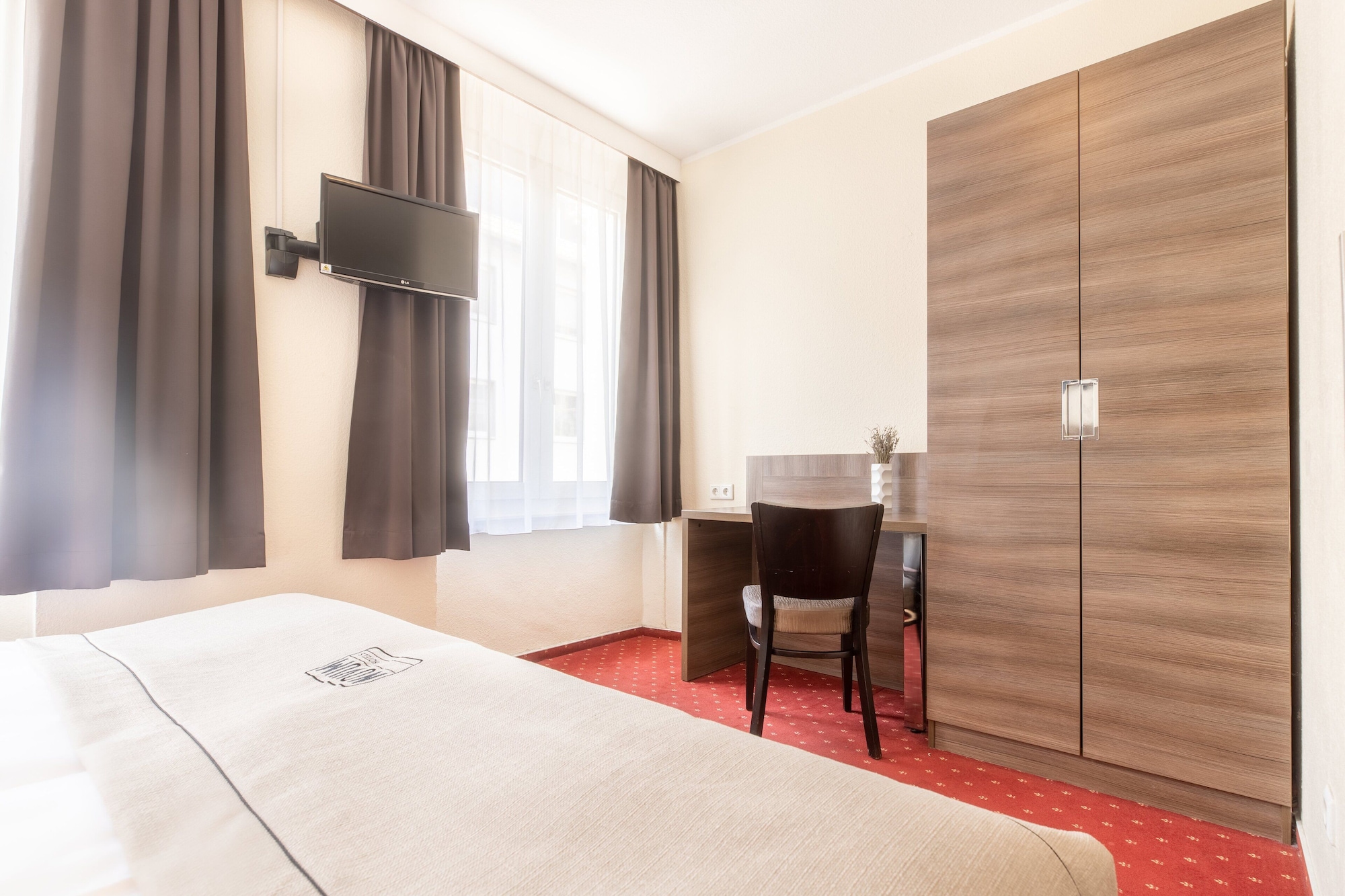 غرفة قياسية مفردة بسرير مزدوج، Hotel Leonet 2/4