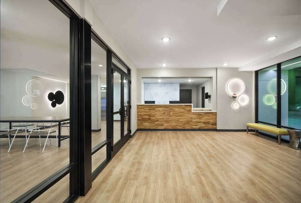 ECHO Suites Extended Stay by Wyndham Reno 16/72