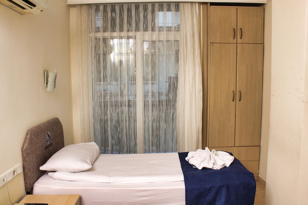 Berrak Su Hotel 25/50