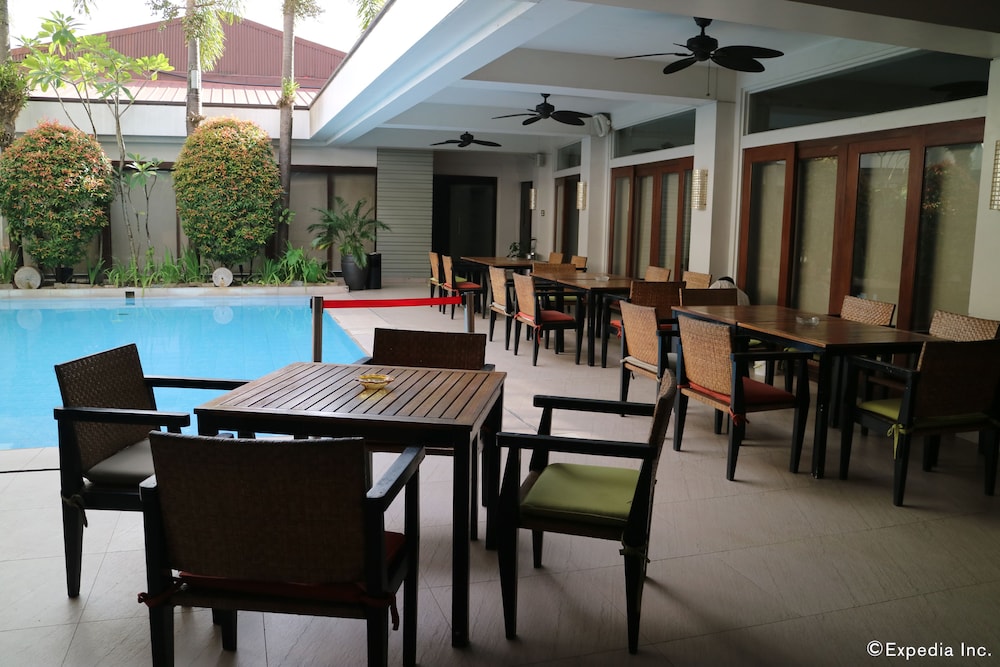 Sugarland Hotel 35/41