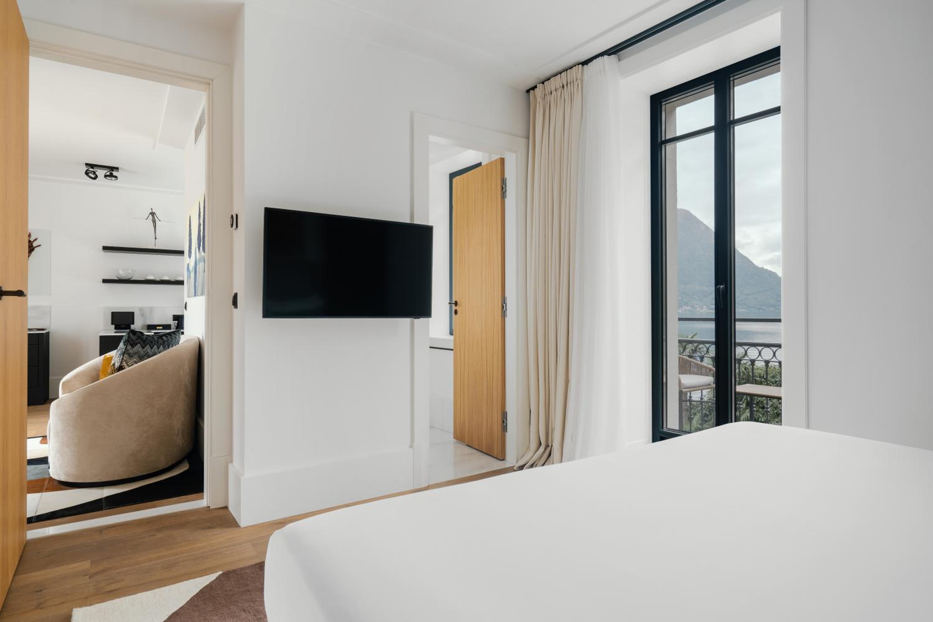 Suite, Partial Lake View, Terrace