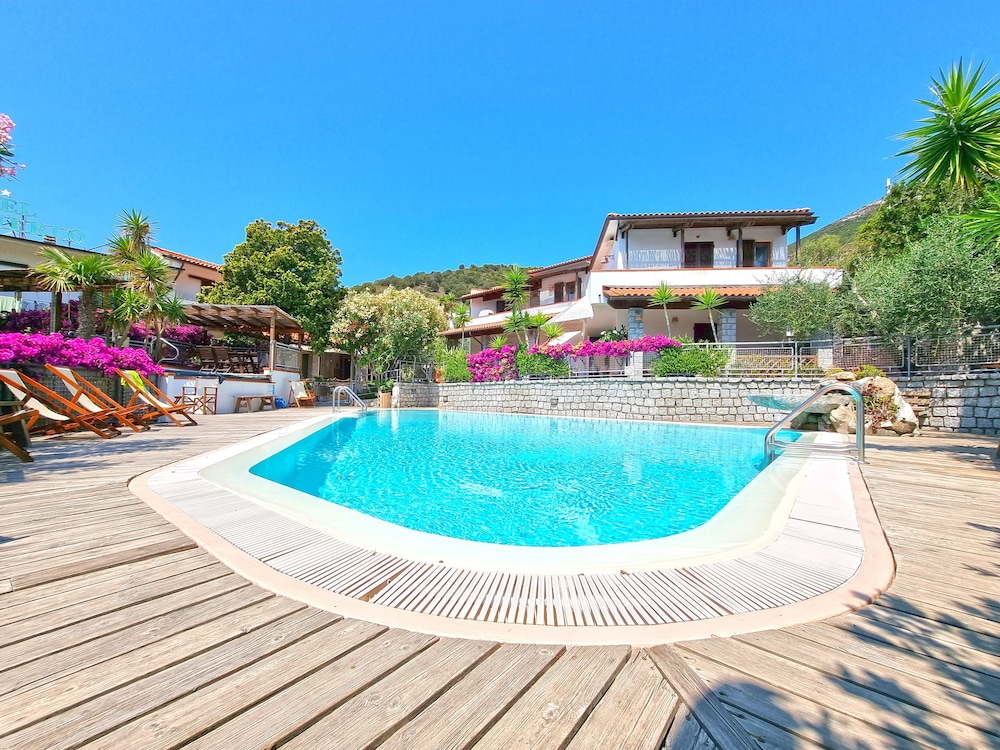 Hotel Montemerlo 43/50