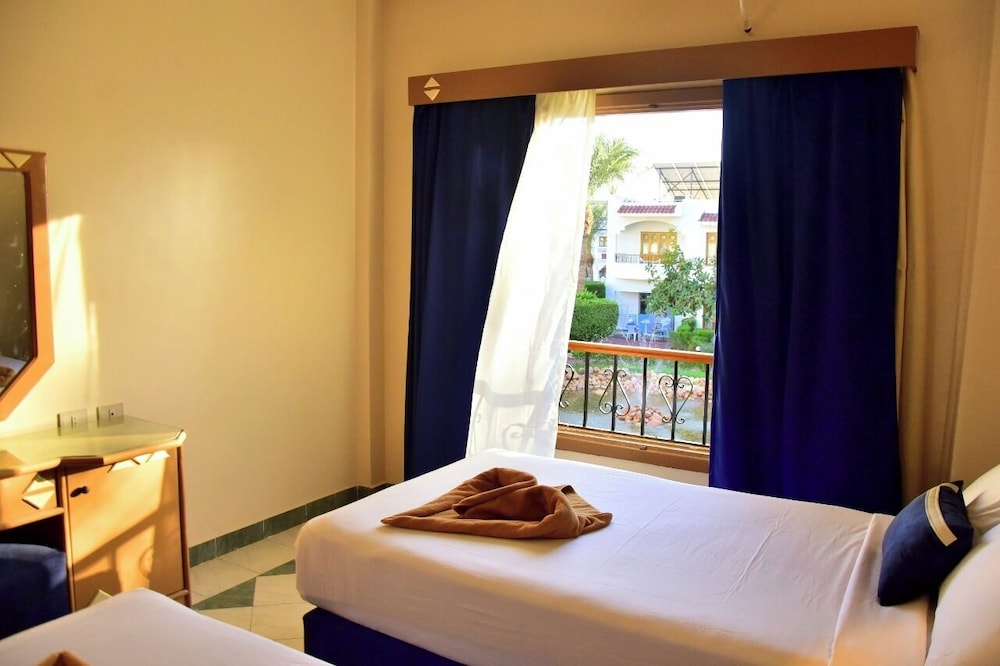 Dive Inn Resort 42/107